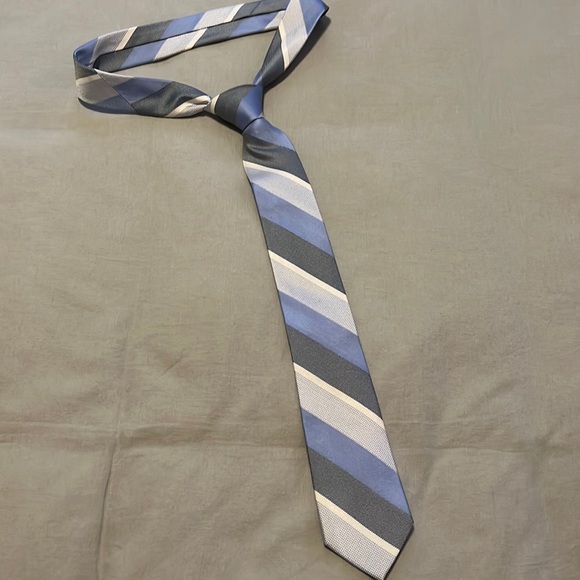 Express tie - Picture 1 of 3